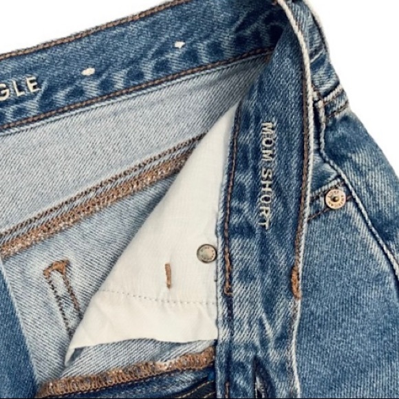 ❌ SOLD ❌ American Eagle Mom Jean Shorts High Rise Medium Wash Cuff Denim Size 8 - Picture 4 of 8